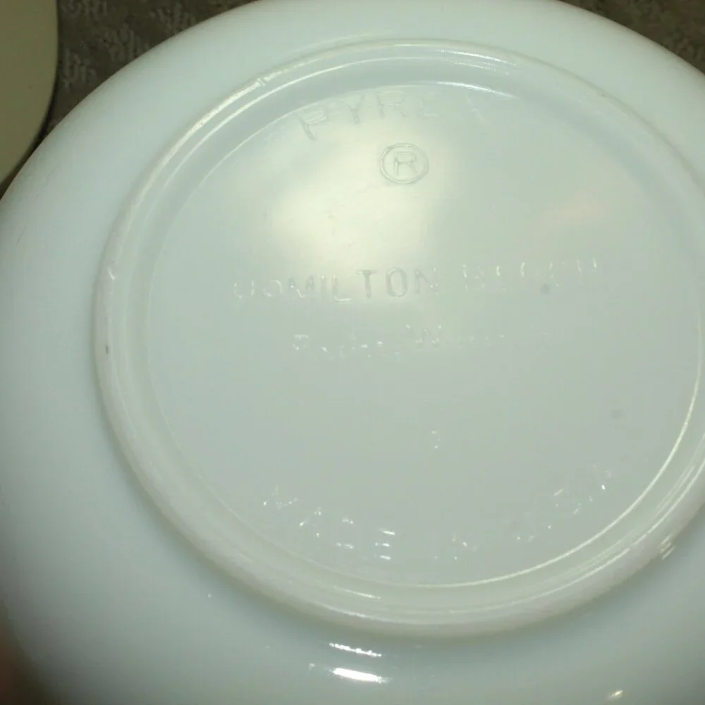 Vintage Pyrex Hamilton Beach White Milk Glass Ribbed Large 8 3/4